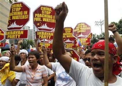 Người Philippines phản đối hành động của Trung Quốc (ảnh Reuters)